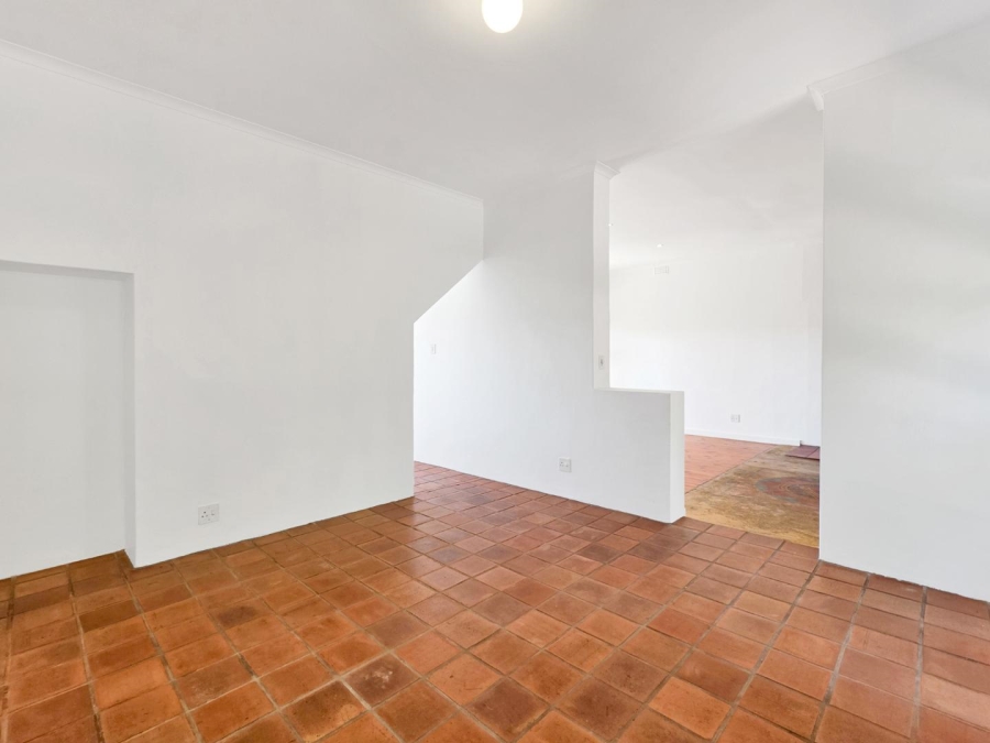 2 Bedroom Property for Sale in Vredehoek Western Cape